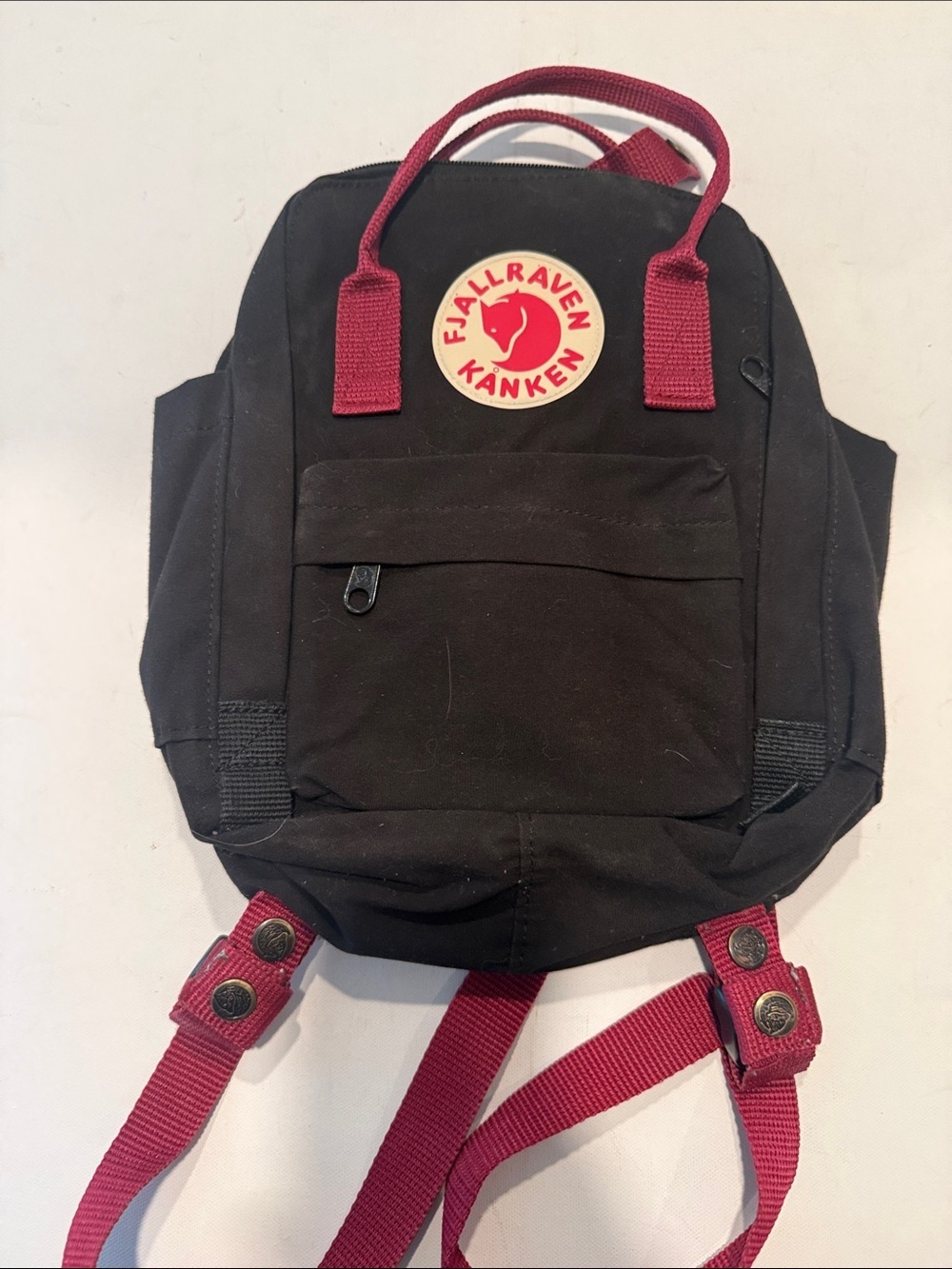 Kånken Mini Backpack - Black with Red Accents
